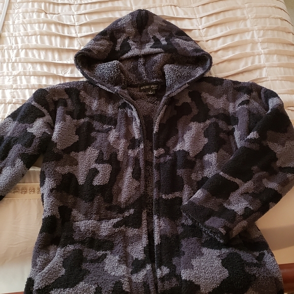 Brand New Barefoot Dreams Cozychic Camo 
